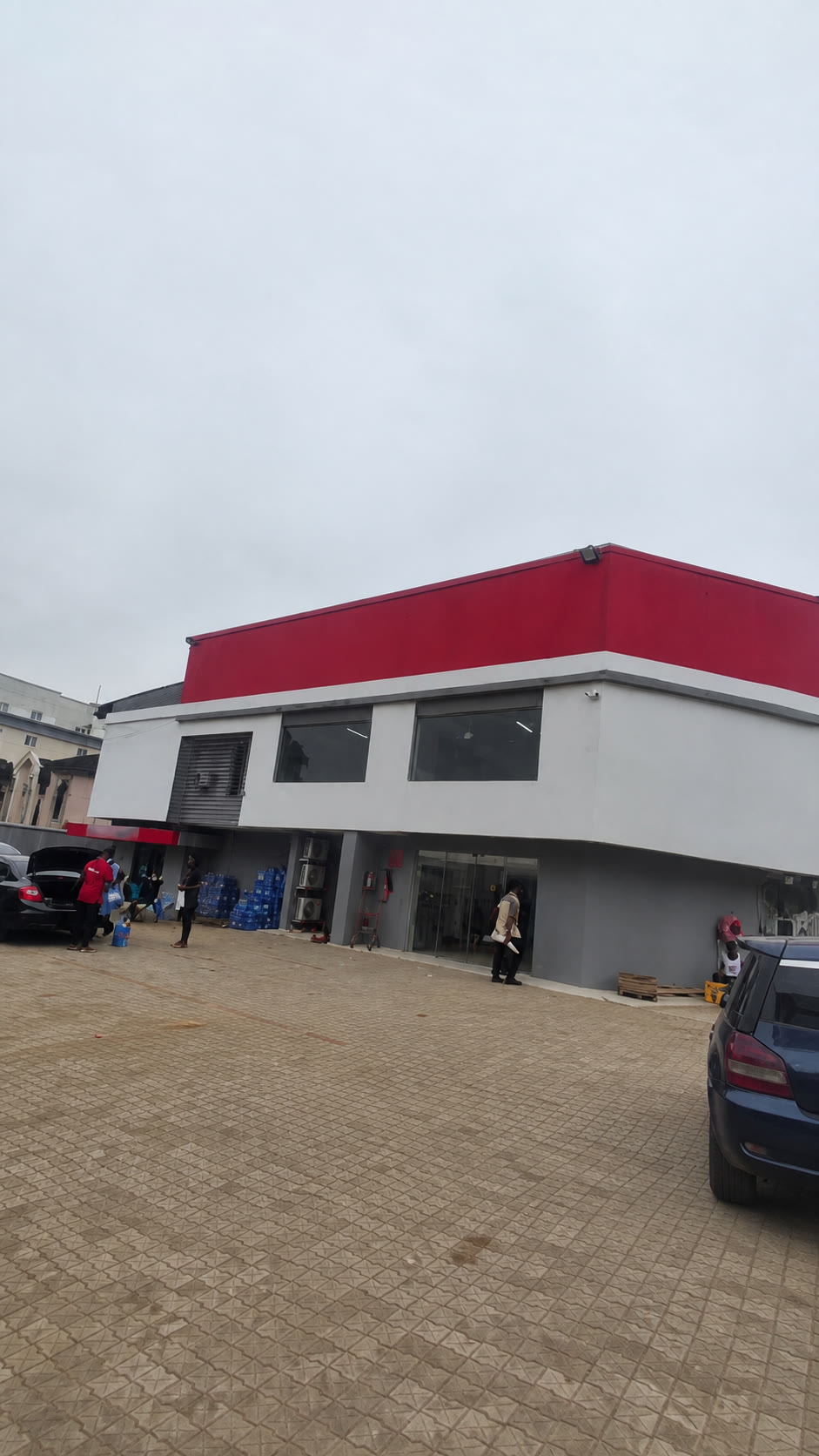 尼日利亚伊凯贾商超 125kW + 225kWh 工商业储能项目项目实拍 1