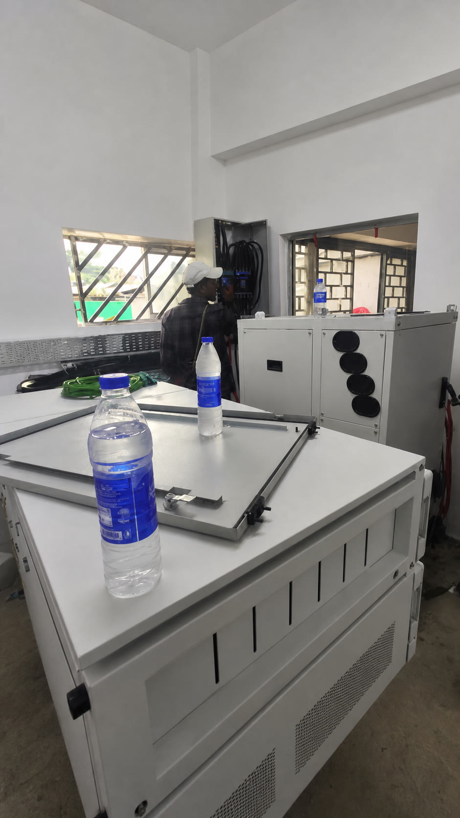 尼日利亚伊凯贾商超 125kW + 225kWh 工商业储能项目项目现场